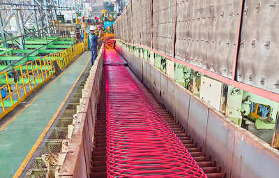 Hot coil on the Morgan Stelmor Cooling Conveyor from Primetals Technologies at Jiangsu Shagang’s line No.3.